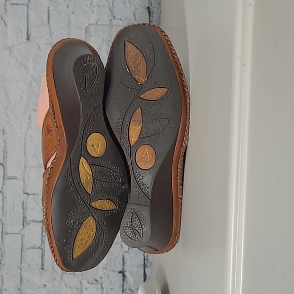 Clarks Artisan Womens 9.5 Brown Leather Wedge Heel Boho Woven Decoration 74533 - Picture 8 of 12